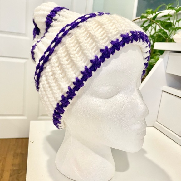 NWT Pretty White Women's Hand Knit Wool Beanie with Royal Purple Trim & Pom - Picture 5 of 5